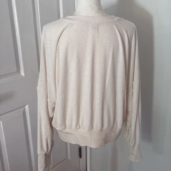 Old Navy Live By The Sun Sweatshirt XL Cream Cropped Graphic Pullover - Picture 5 of 6